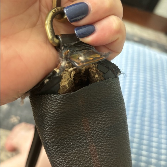 Burberry Tote with zipper closing short handles and shoulder strap - Picture 10 of 13